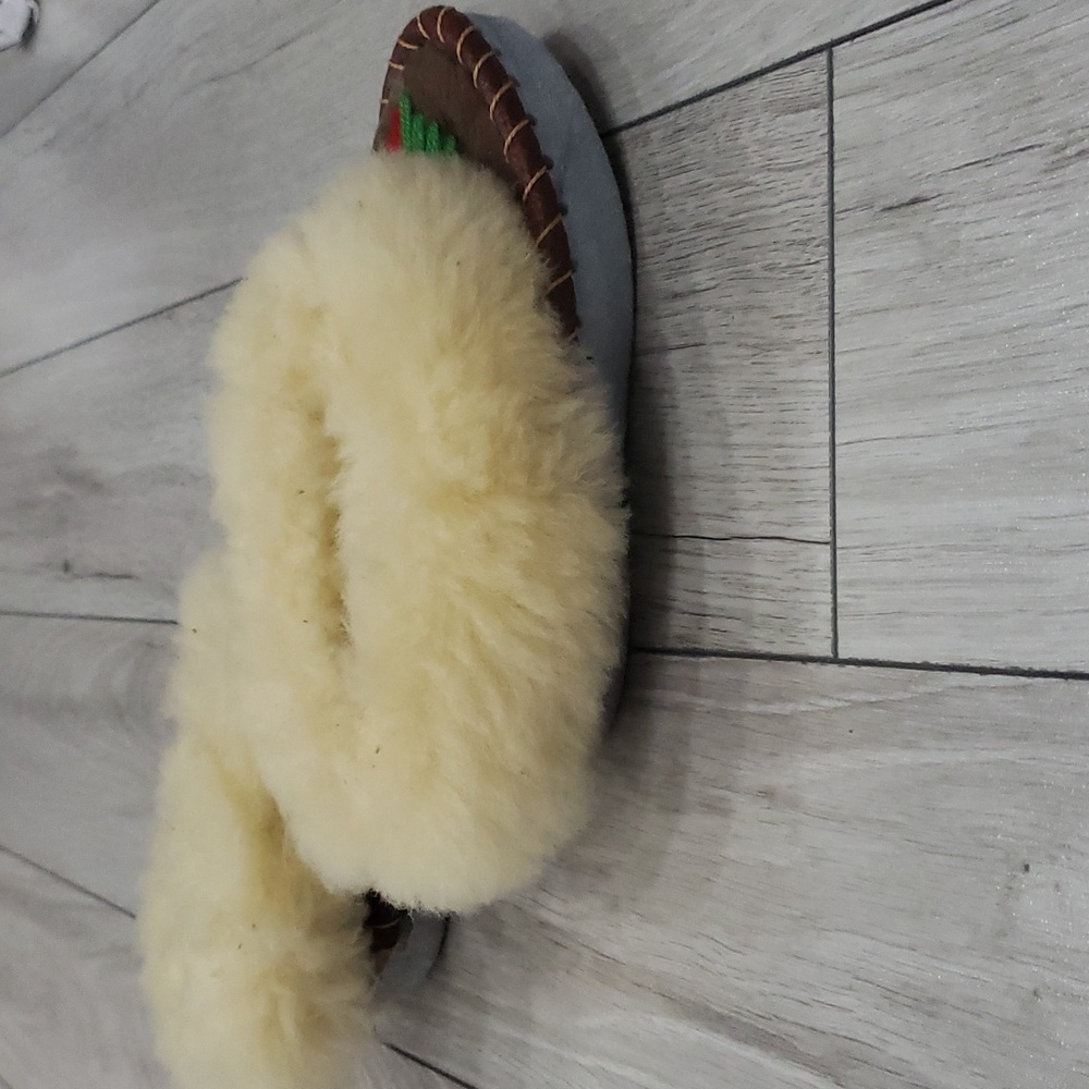 3/$45 NWOT Kids handmade moccasin slippers (size EU 26) - Picture 3 of 6